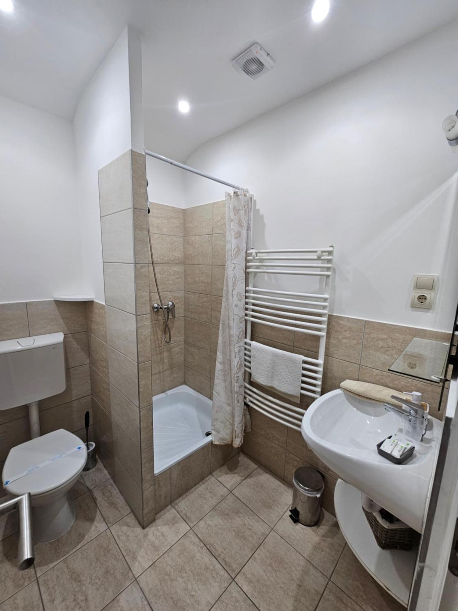 Hédi Vendégház Eger Extérieur photo